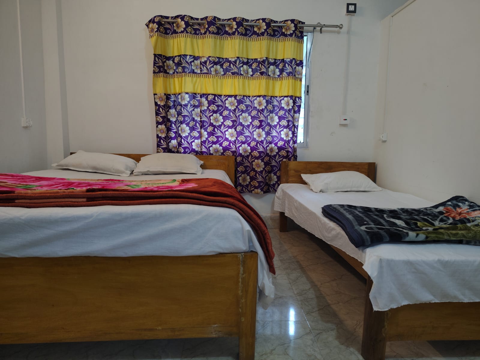 Triple sharing economy room at Swastik PG - Budget PG in Alipurduar - Swastik PG Alipurduar